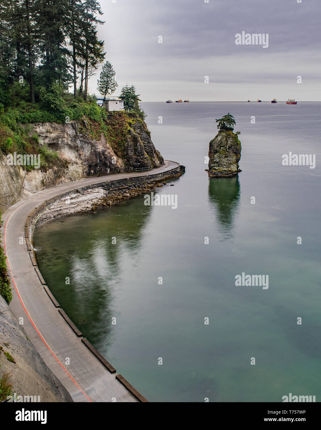 Siwash Rock is a picturesque sea stack visible from the western shores of  Stanley Park near downtown Vancouver, BC, Canada Stock Photo - Alamy
