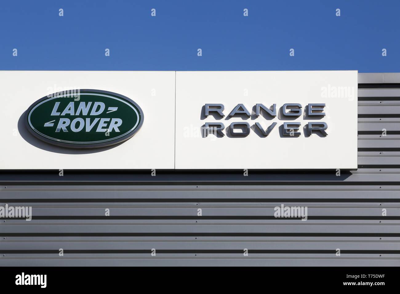 Land rover logo icon symbol hi-res stock photography and images - Alamy