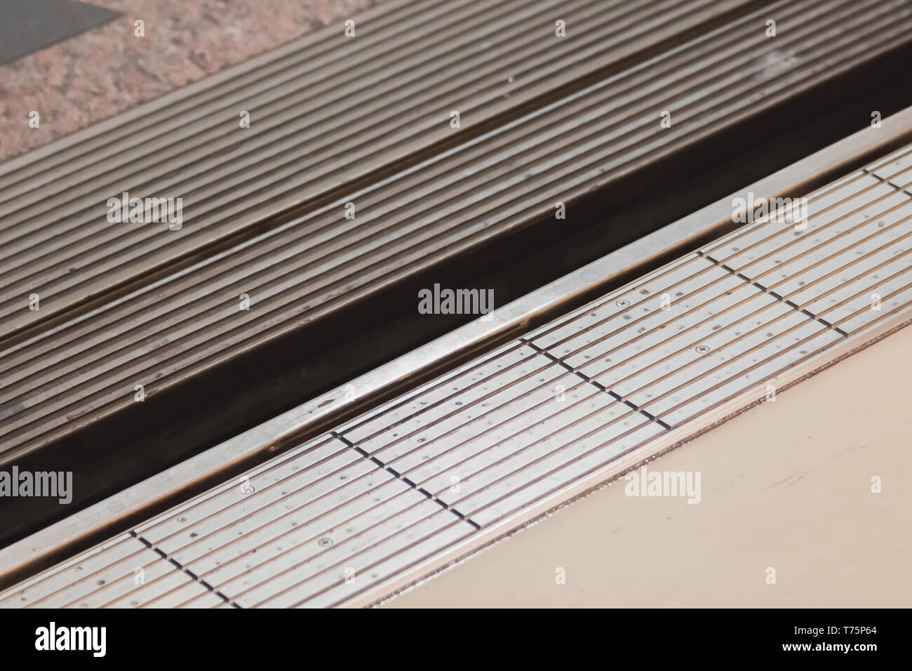 Close up of the gap between a metro train and platform. People can fall  into this gap and get injured Stock Photo - Alamy