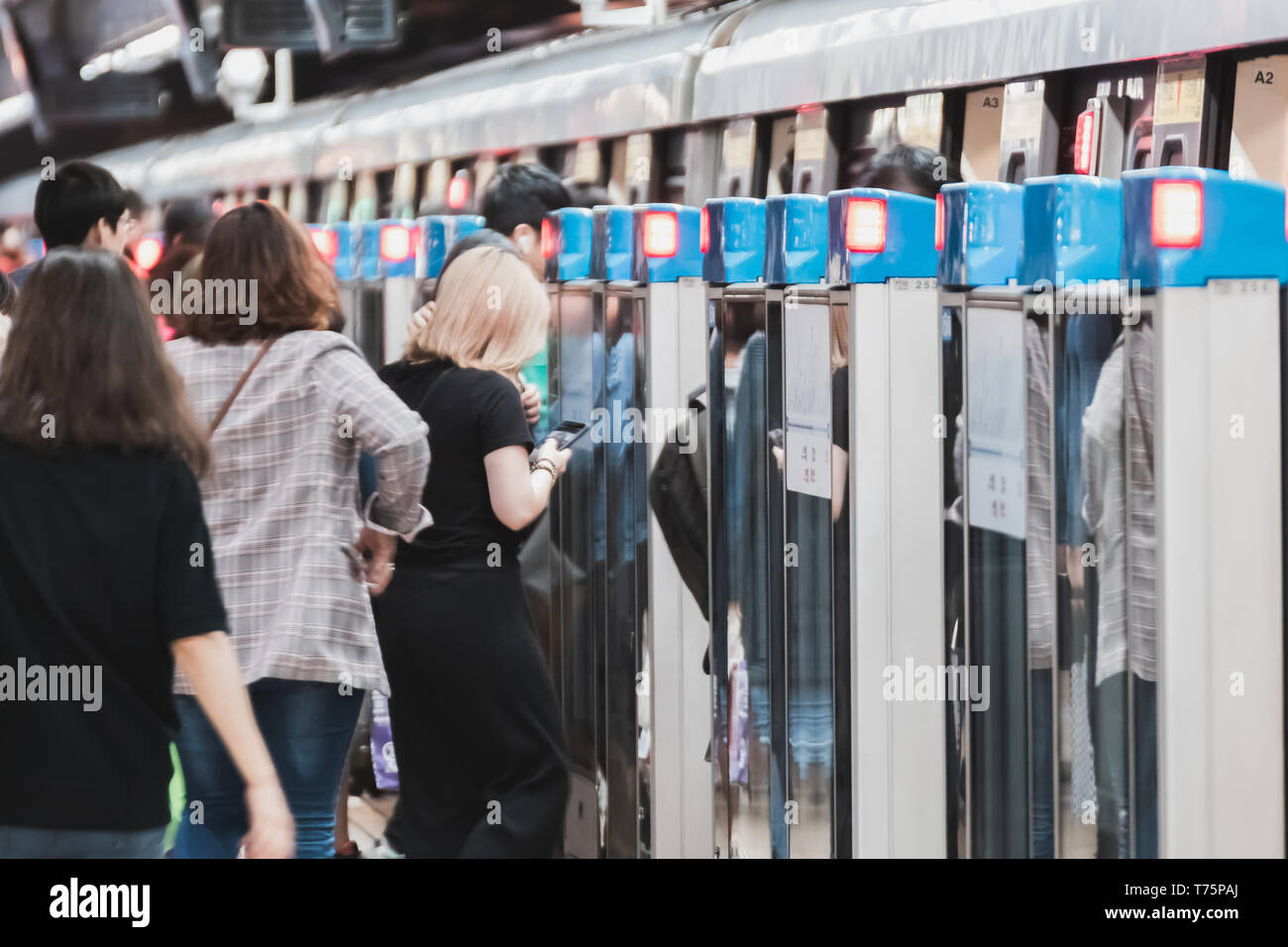 Unidentified Passengers Standing on the Doors of Running Local Train during  Rush Hours Editorial Photography - Image of station, india: 168031082