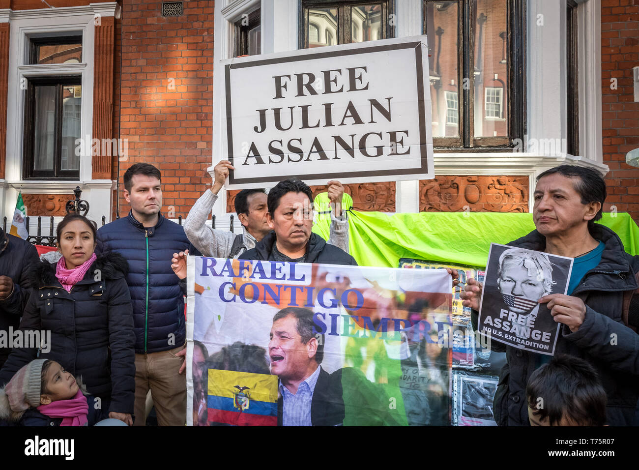'Free Julian Assange' protesters continue vigils outside the Ecuadorian Embassy in Knightsbridge on the day of his forced eviction. London, UK. Stock Photo