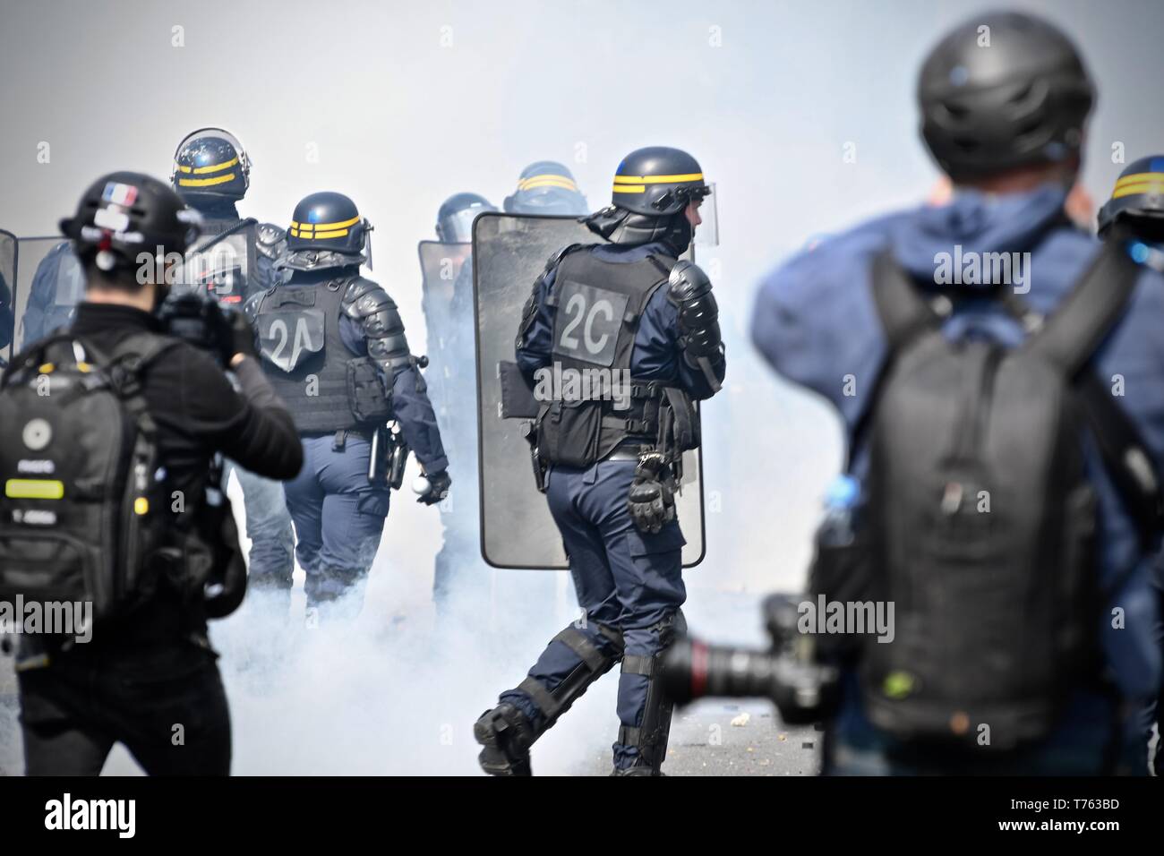 Gilet Jaunes Stock Photos Gilet Jaunes Stock Images Alamy