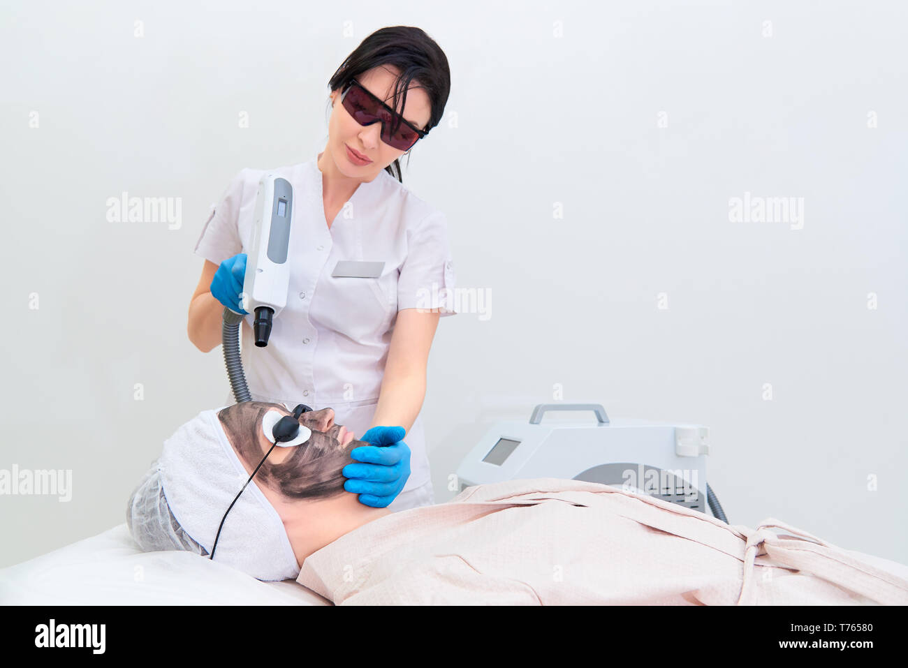Facial peeling hi-res stock photography and images - Alamy