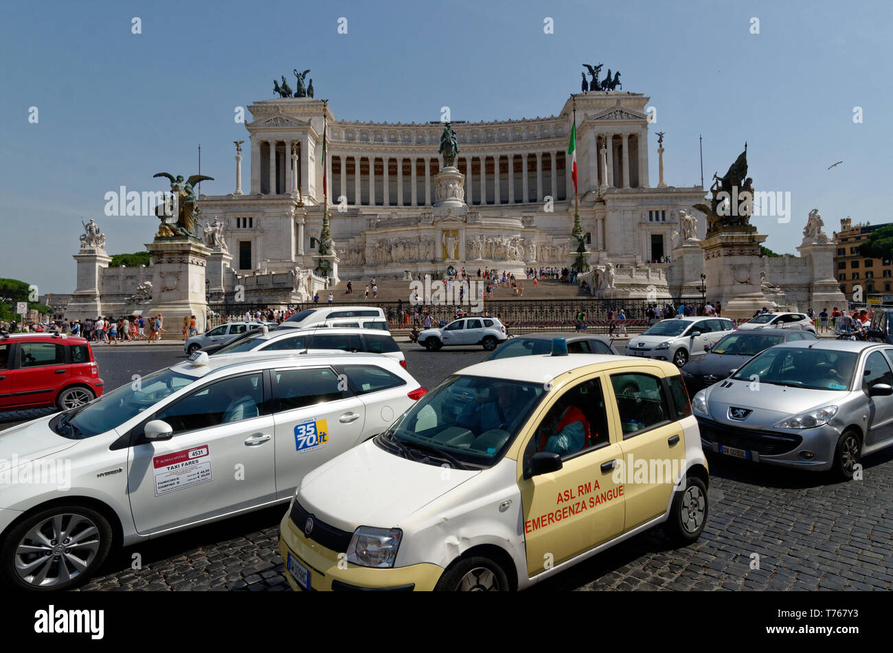 Looking across the traffic in Piazza Venezia to the Vittorio Emanuele II Monument (Altare della Patria or Altar of the Fatherland) Stock Photo