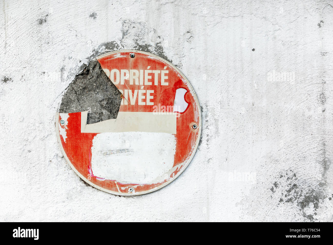 old traffic sign on the side of a building in Gustavia, St Barts Stock Photo