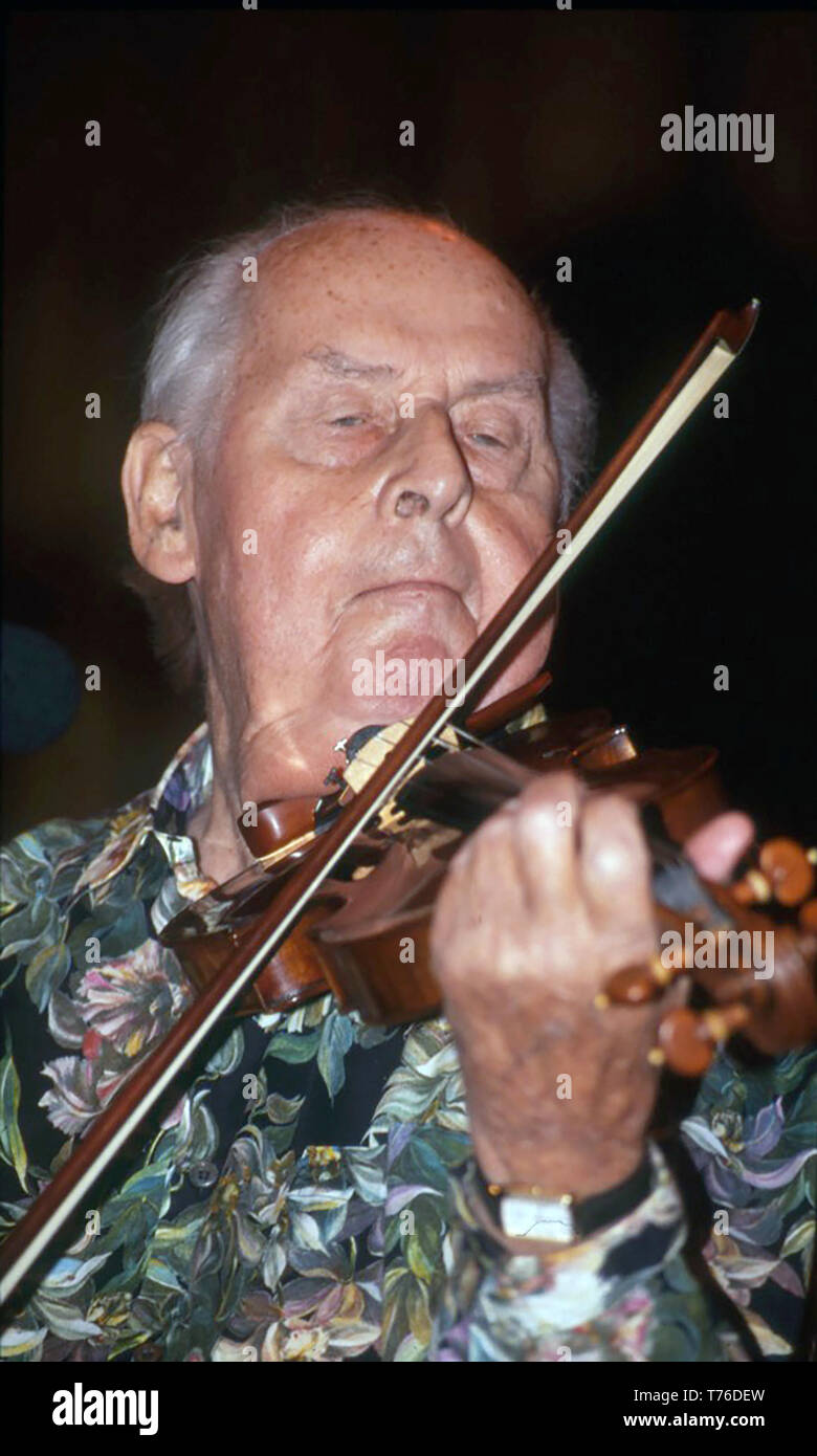 STÉPHANE GRAPPELLI (19081997) French jazz violinist about 1985 Stock Photo Alamy