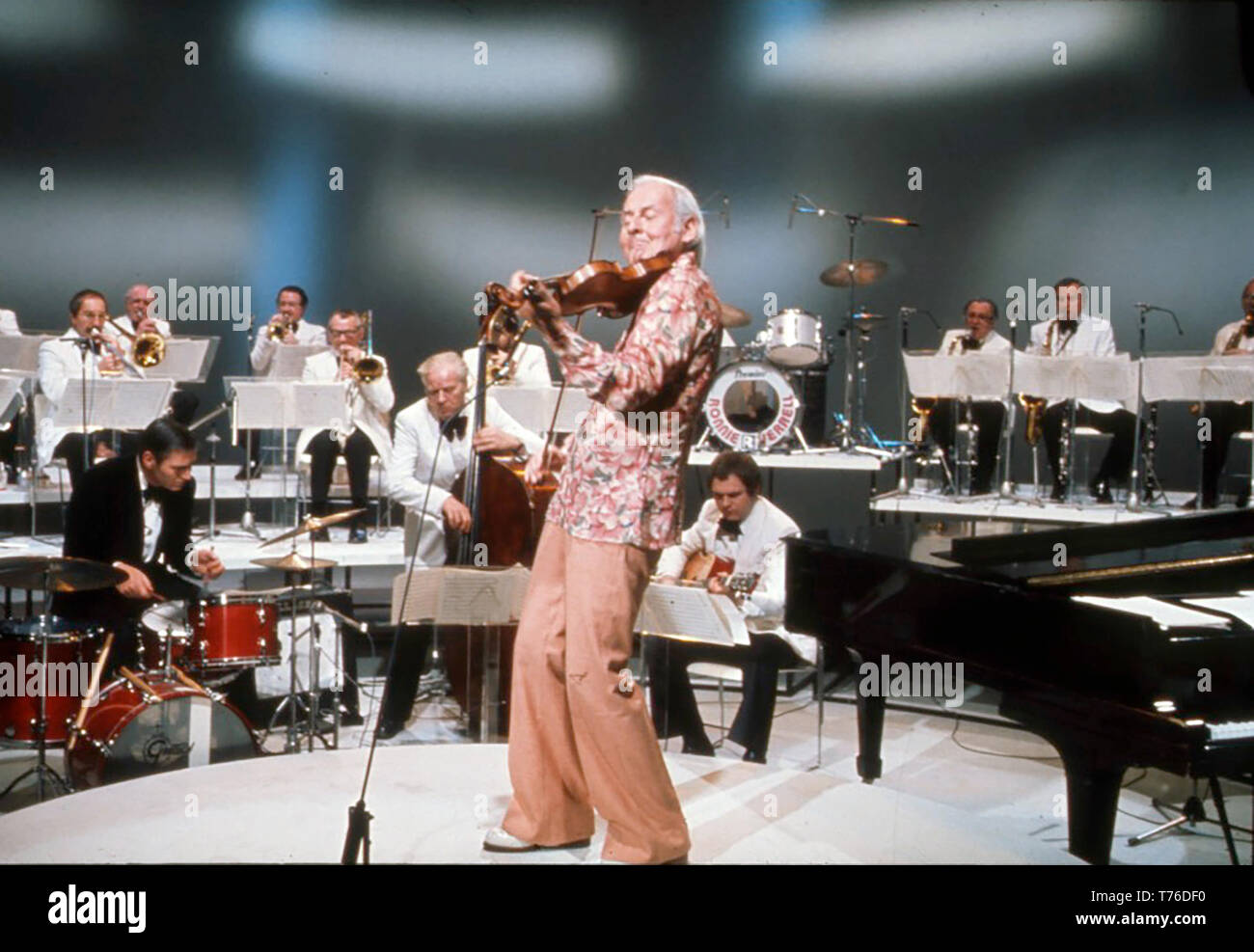 STÉPHANE GRAPPELLI (19081997) French jazz violinist about 1985 Stock