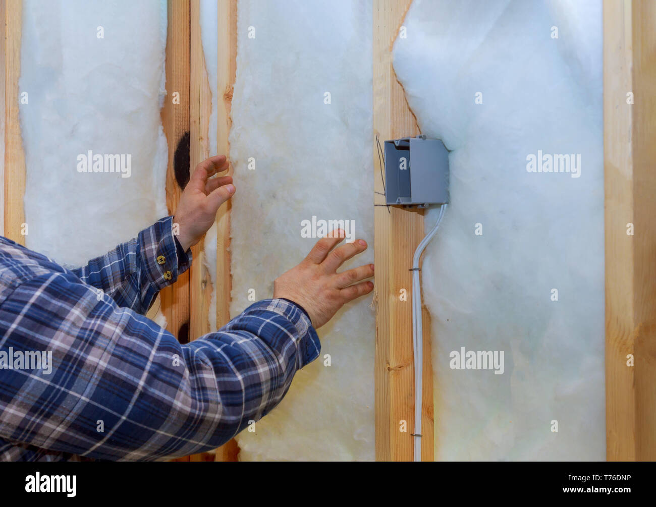 Work composed of mineral wool insulation in the wall heating insulation