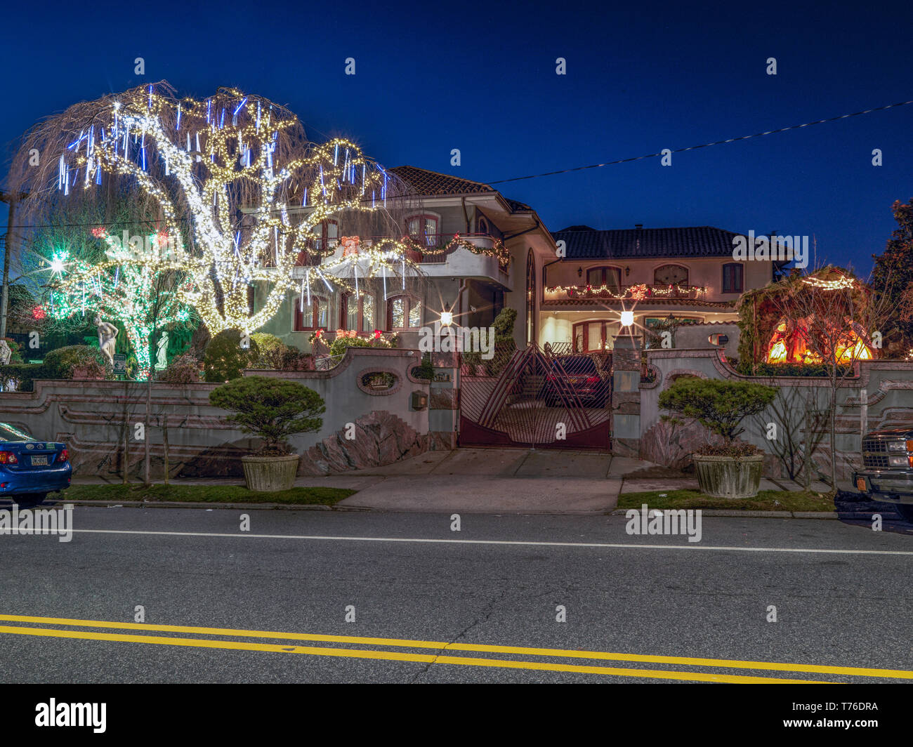 Dyker heights lights hires stock photography and images Alamy