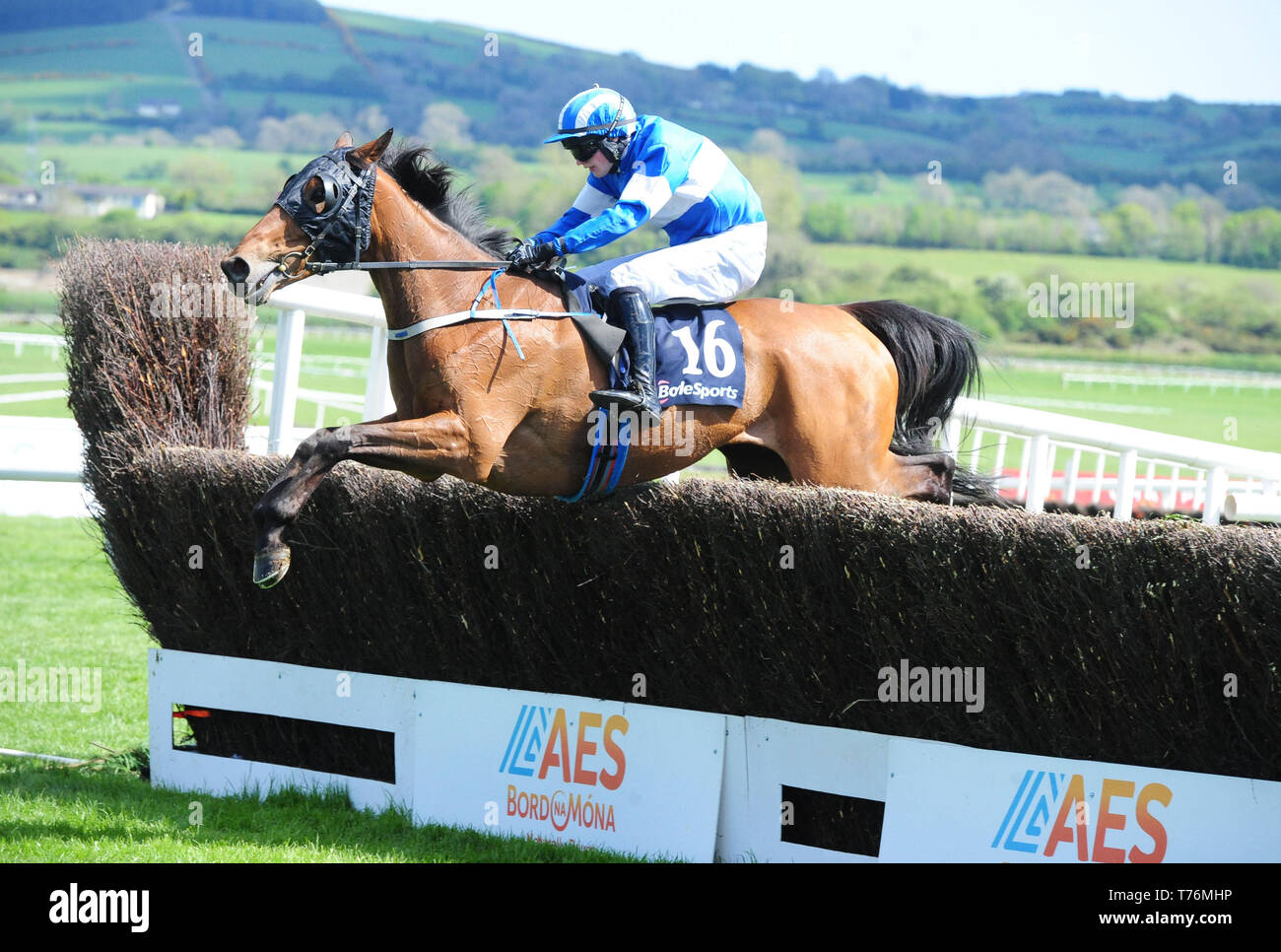 Cloudy Morning and Sean O'Keeffe win the Boylesports Handicap Chase during day five of the