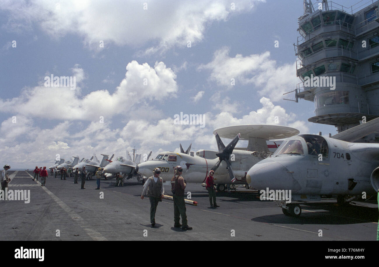 1st November 1993 Operation Continue Hope. An S-3B Viking, E-2C Hawkeye & several F/A-18 Hornets on the flight deck of the U.S. Navy aircraft carrier USS Abraham Lincoln in the Indian Ocean, 50 miles off Mogadishu, Somalia. Stock Photo