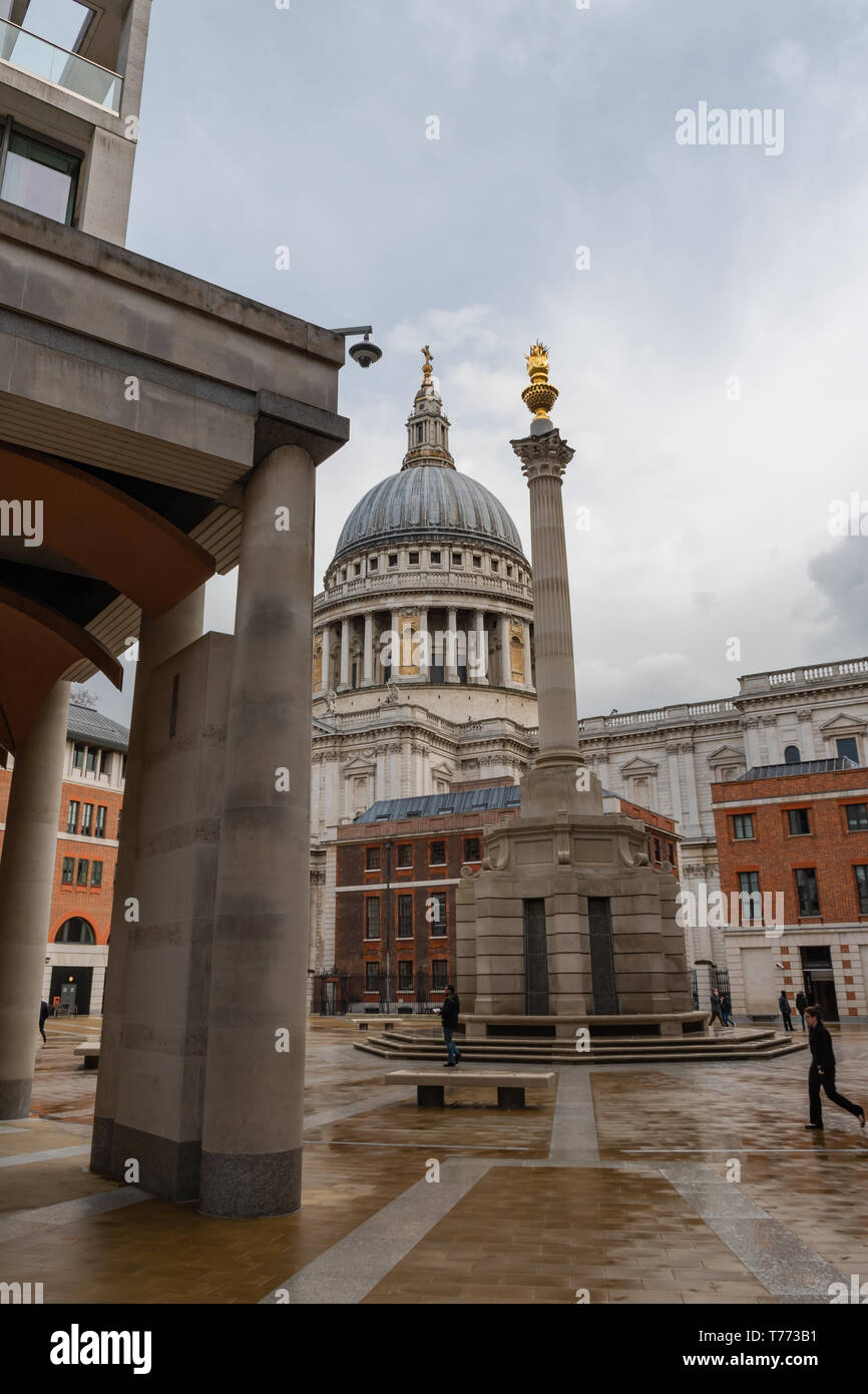 Paternoster Square - The Paternoster Column - London Stock Photo