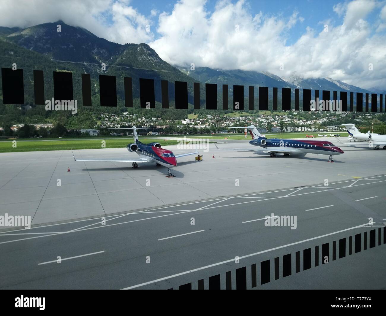 Aircrafts airport terminal hires stock photography and images Alamy