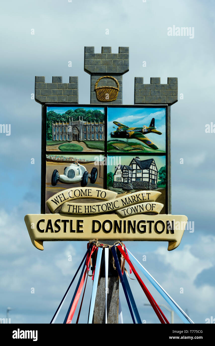 Castle Donington town sign, Leicestershire, England, UK Stock Photo Alamy
