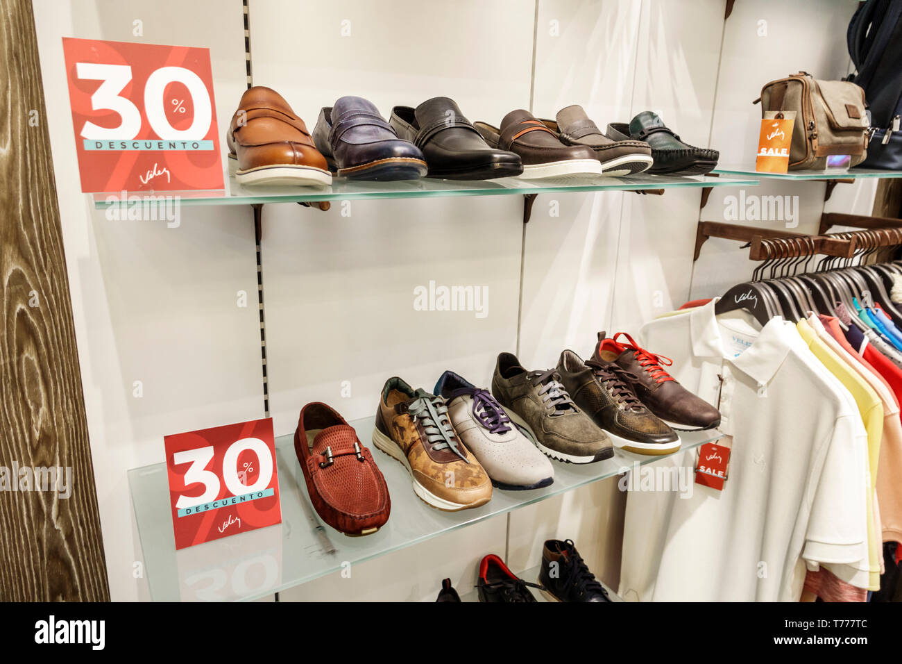 Mens clothing store exterior hi-res stock photography and images - Alamy
