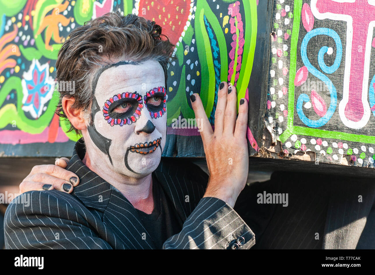 Ballydehob, West Cork, Ireland. 4th May, 2019. The New Orleans style Jazz Funeral took place this evening as part of the annual Ballydehob Jazz Festival. This pallbearer had a look of concentration on his face. Credit: Andy Gibson/Alamy Live News. Stock Photo