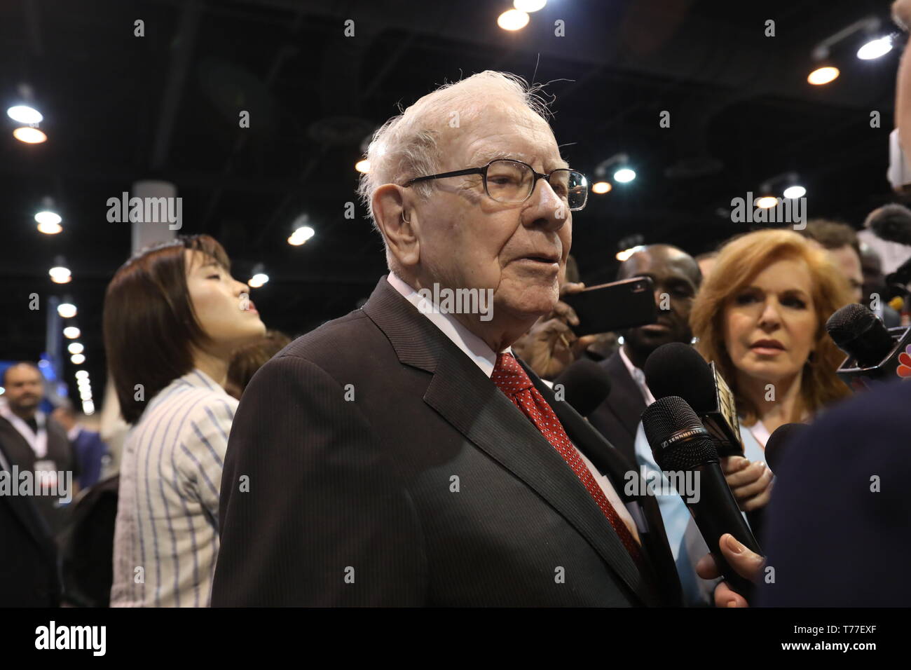 Omaha, USA. 4th May, 2019. Warren Buffett, chairman and CEO of Berkshire Hathaway, speaks to reporters during the company's annual shareholders meeting in Omaha, the United States on May 4, 2019. U.S. legendary investor Warren Buffett said on Saturday it is not 'inconceivable' for his Berkshire Hathaway Inc. to further partner with 3G Capital, which manages packaged food giant Kraft Heinz that has faced federal investigation into alleged procurement mishandlings. Credit: Yang Chenglin/Xinhua/Alamy Live News Stock Photo