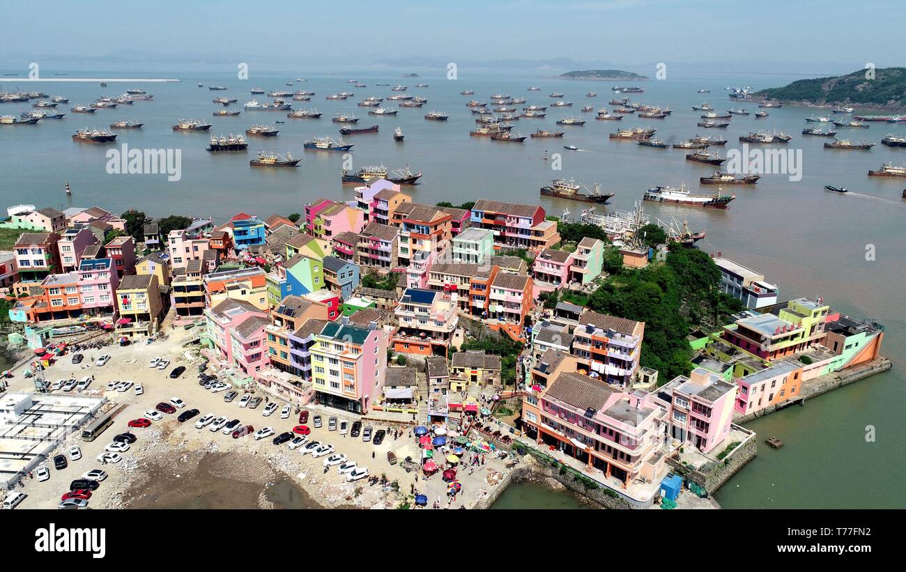 Exploring the Vibrant Coastal City of Wenling and Insights into Living in Hainan