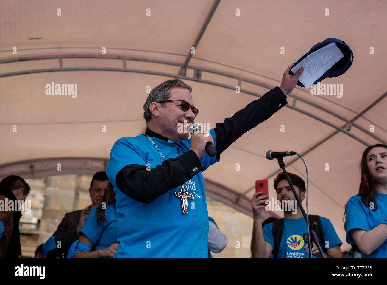 Bogota, Colombia. 04th May, 2019. A member of the catholic church holds a speech to the ''pro life'' crowd during the ''Unidos por la vida'' (United for Life) Pro life rally in Bogota.Under the slogan ''I choose the two lives'' around 500 people demonstrated for the maintenance of traditional family values, against abortion and the killing of social leaders in the country. Catholic and right wing political groups joined the call of the ''United for Life'' Platform (Unidos por la Vida) a widely spread organization in Colombia. Credit: ZUMA Press, Inc./Alamy Live News Stock Photo