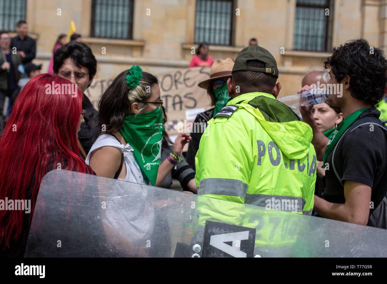 Bogota, Colombia. 04th May, 2019. The police talks to a feminist and pro choice group to keep order during the ''Unidos por la vida'' (United for Life) Pro life rally in Bogota.Under the slogan ''I choose the two lives'' around 500 people demonstrated for the maintenance of traditional family values, against abortion and the killing of social leaders in the country. Catholic and right wing political groups joined the call of the ''United for Life'' Platform (Unidos por la Vida) a widely spread organization in Colombia. Credit: ZUMA Press, Inc./Alamy Live News Stock Photo