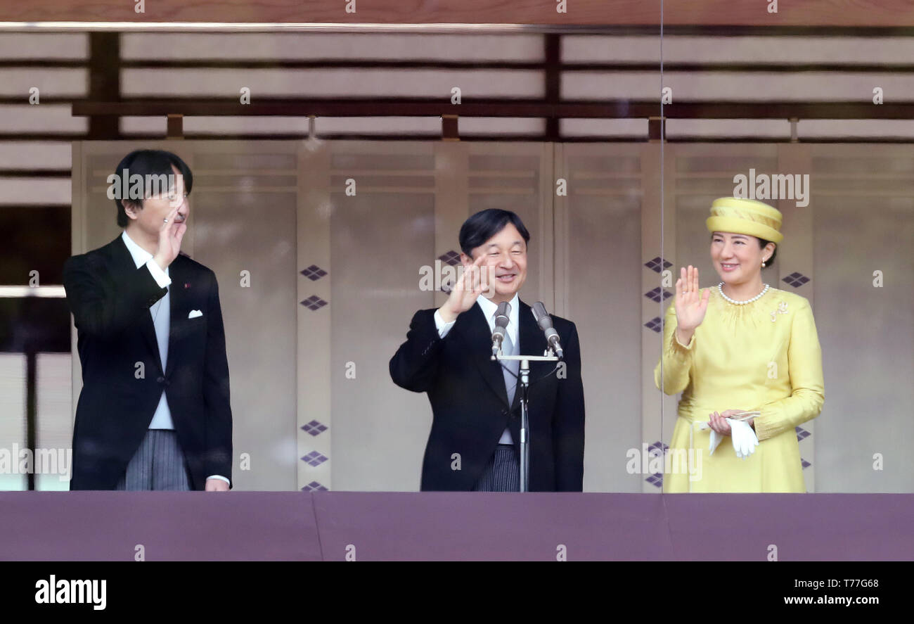 Tokyo, Japan. 4th May, 2019. Japanese Emperor Naruhito (C),