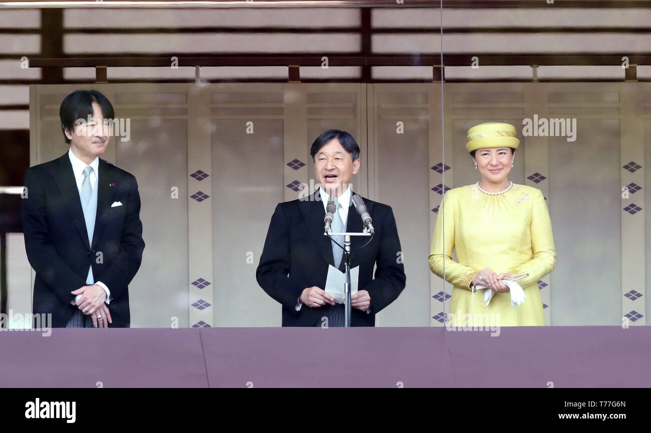 Tokyo, Japan. 4th May, 2019. Japanese Emperor Naruhito (C),
