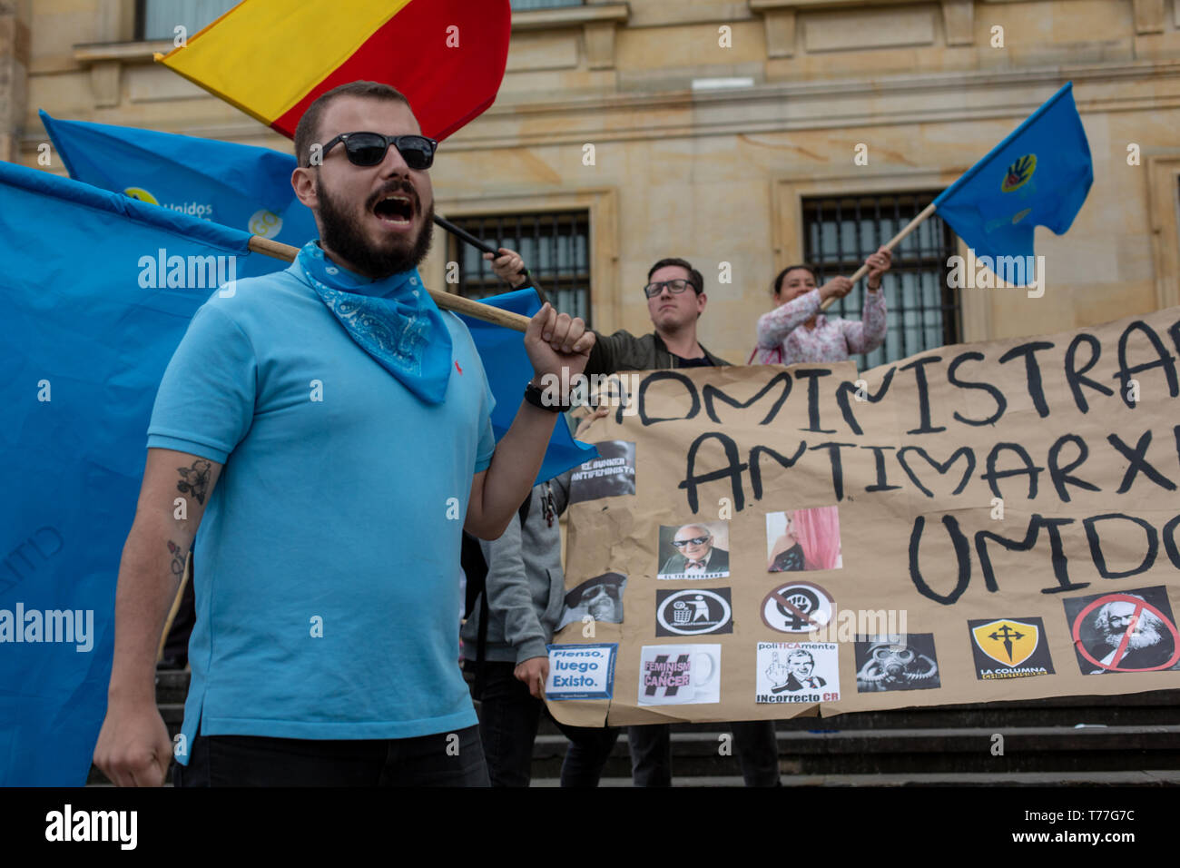 Bogota, Colombia. 04th May, 2019. Demonstrators holding a sign and chanting patriotic slogans during the 'Unidos por la vida' (United for Life) Pro life rally in Bogota.  Under the slogan 'I choose the two lives' around 500 people demonstrated for the maintenance of traditional family values, against abortion and the killing of social leaders in the country. Catholic and right wing political groups joined the call of the 'United for Life' Platform (Unidos por la Vida) a widely spread organization in Colombia. Credit: SOPA Images Limited/Alamy Live News Stock Photo