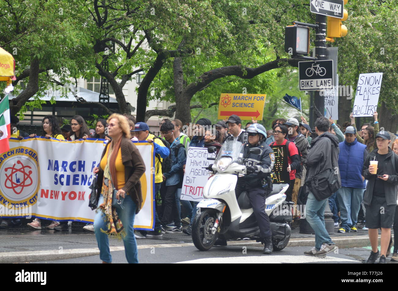 New York, NY, USA. 4th May, 2019. Protesters seen holding a banner and placards during the March.Hundreds of people seen marching in front of City Hall during the Annual Science March to encourage American Government to take action to save the world. Credit: Ryan Rahman/SOPA Images/ZUMA Wire/Alamy Live News Stock Photo