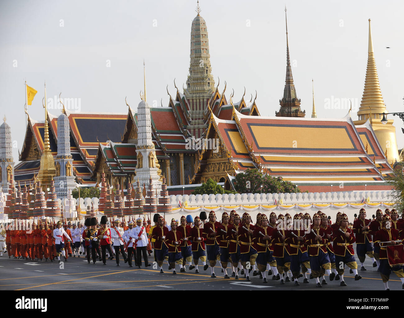 Bangkok, Thailand. 5th May, 2019. Royal guards seen marching during Thailand's King Maha Vajiralongkorn Bodindradebayavarangkun (Rama X) coronation procession on land to encircle the city to give the people the opportunity to attend and pay homage to their new King. Credit: Chaiwat Subprasom/SOPA Images/ZUMA Wire/Alamy Live News Stock Photo