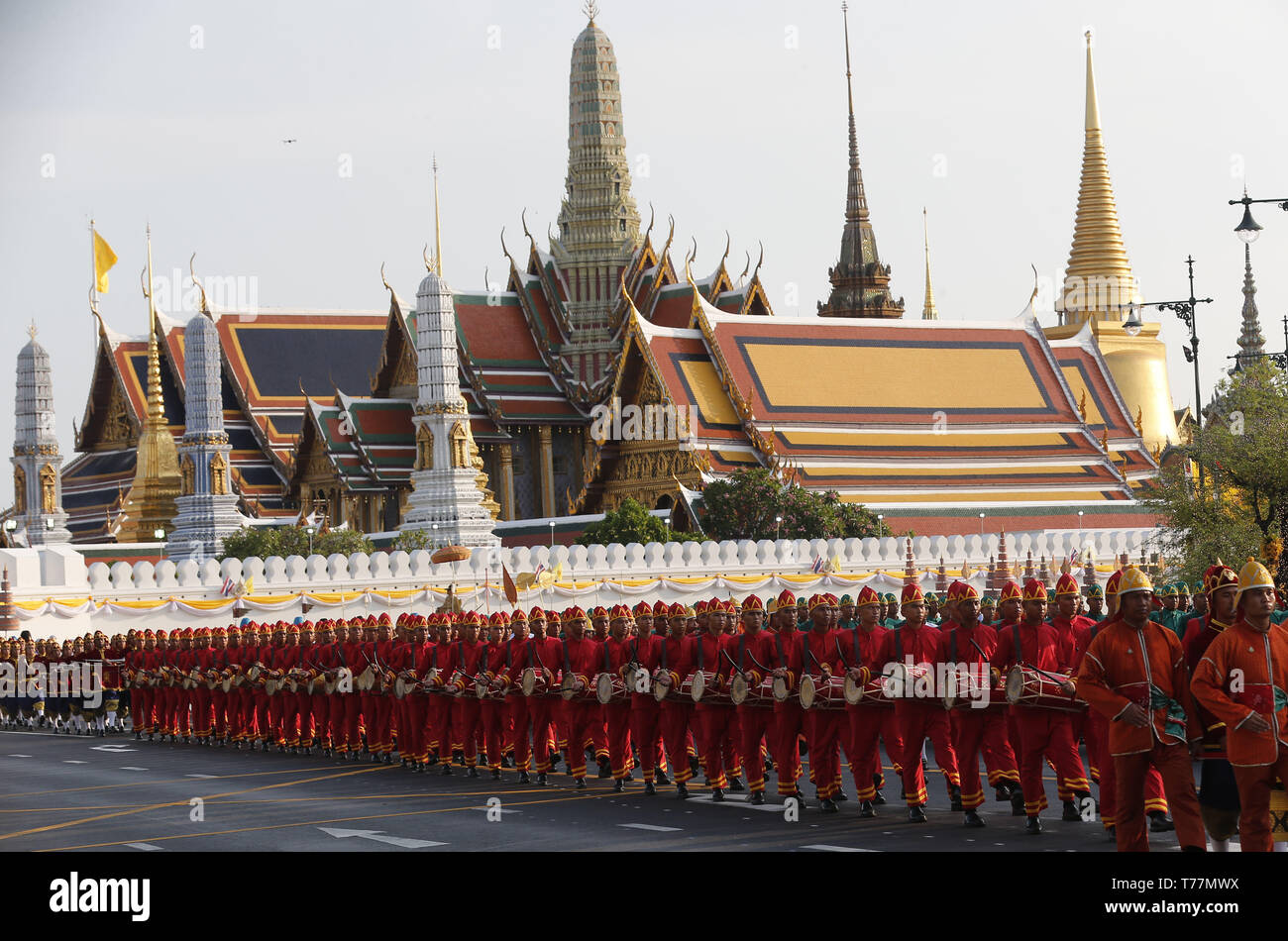Bangkok, Thailand. 5th May, 2019. Soldiers seen marching during Thailand's King Maha Vajiralongkorn Bodindradebayavarangkun (Rama X) coronation procession on land to encircle the city to give the people the opportunity to attend and pay homage to their new King. Credit: Chaiwat Subprasom/SOPA Images/ZUMA Wire/Alamy Live News Stock Photo