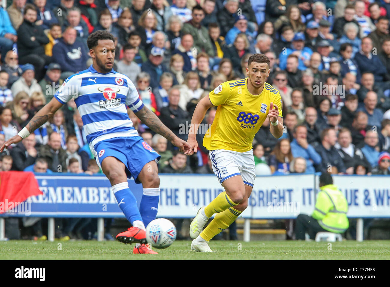 Reading, UK. 05th May, 2019. Sky Bet Championship, Reading vs Birmingham City ; Liam Moore (06) of Reading with the ball Credit: Matt O'Connor/News Images, English Football League images are subject to DataCo Licence Credit: News Images /Alamy Live News Stock Photo