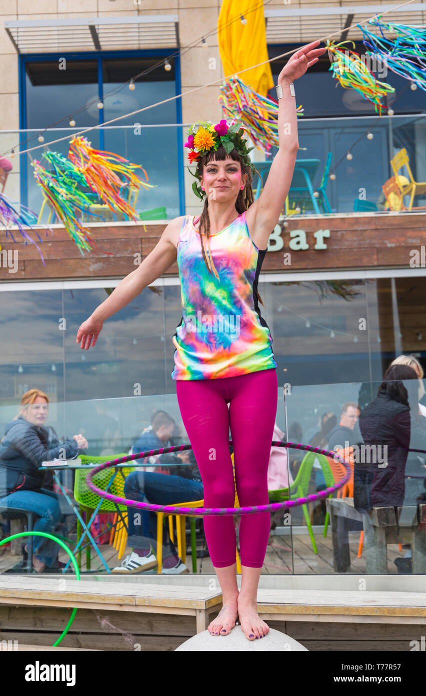 Boscombe, Bournemouth, Dorset, UK. 5th May 2019. Bournemouth Emerging Arts Fringe (BEAF) Festival attracts visitors at Boscombe. Reefiesta Urban Reef tropical tiki takeover - Lottie Lucid with her hula hoops. Credit: Carolyn Jenkins/Alamy Live News Stock Photo