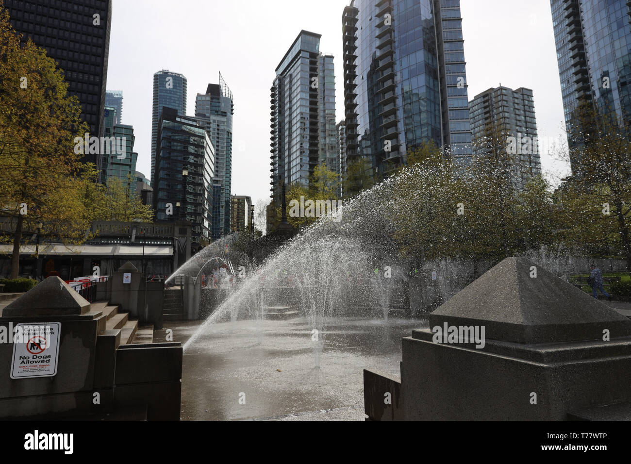 Downtown vancouver water fountain hires stock photography and images
