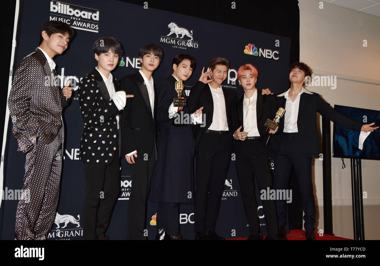 LAS VEGAS, NV - MAY 01: (L-R) V, Suga, Jin, Jungkook, RM, Jimin and J-Hope of BTS pose with the awards for Top Duo Group and Top Social Artist in the press room during the 2019 Billboard Music Awards at MGM Grand Garden Arena on May 01, 2019 in Las Vegas, Nevada. Stock Photo