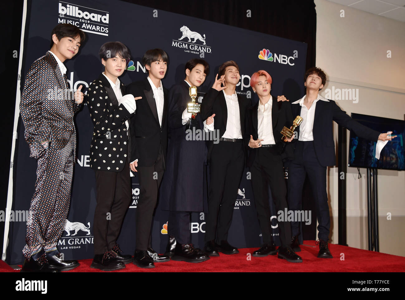 LAS VEGAS, NV - MAY 01: (L-R) V, Suga, Jin, Jungkook, RM, Jimin and J-Hope of BTS pose with the awards for Top Duo Group and Top Social Artist in the press room during the 2019 Billboard Music Awards at MGM Grand Garden Arena on May 01, 2019 in Las Vegas, Nevada. Stock Photo