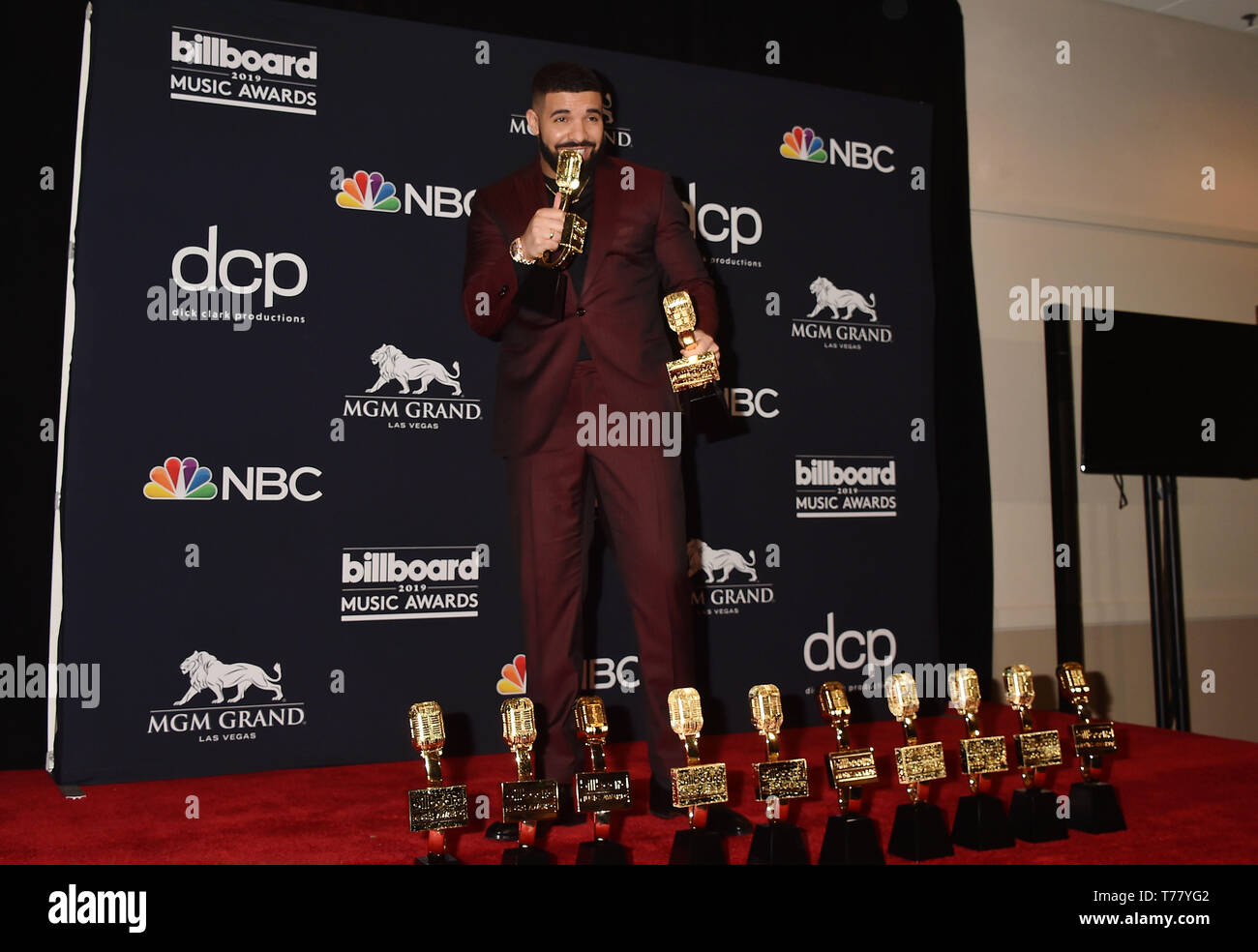 LAS VEGAS, NV - MAY 01: Drake poses with the awards for Top Artist, Top Male Artist, Top Billboard 200 Album for “Scorpion”, Top Billboard 200 Artist, Top Hot 100 Artist, Top Streaming Songs Artist, Top Song Sales Artist, Top Rap Artist, Top Rap Male Artist in the press room during the 2019 Billboard Music Awards at MGM Grand Garden Arena on May 01, 2019 in Las Vegas, Nevada. Stock Photo