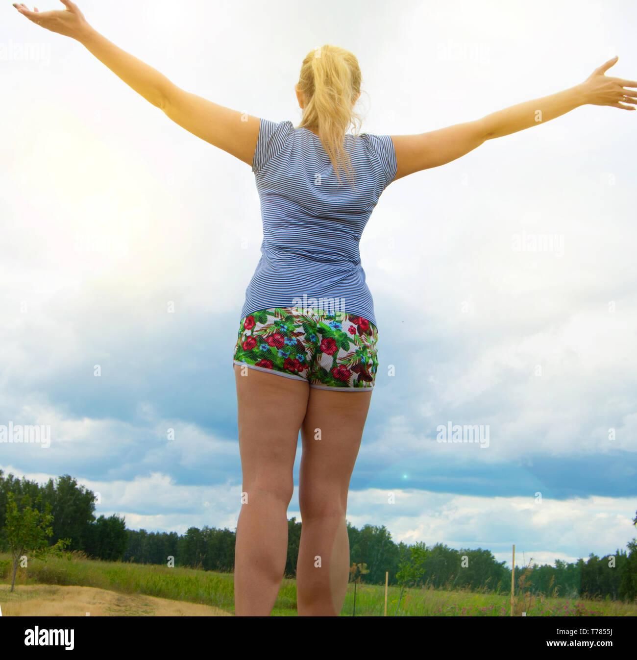 Young girl wearing flip flops hi-res stock photography and images - Alamy