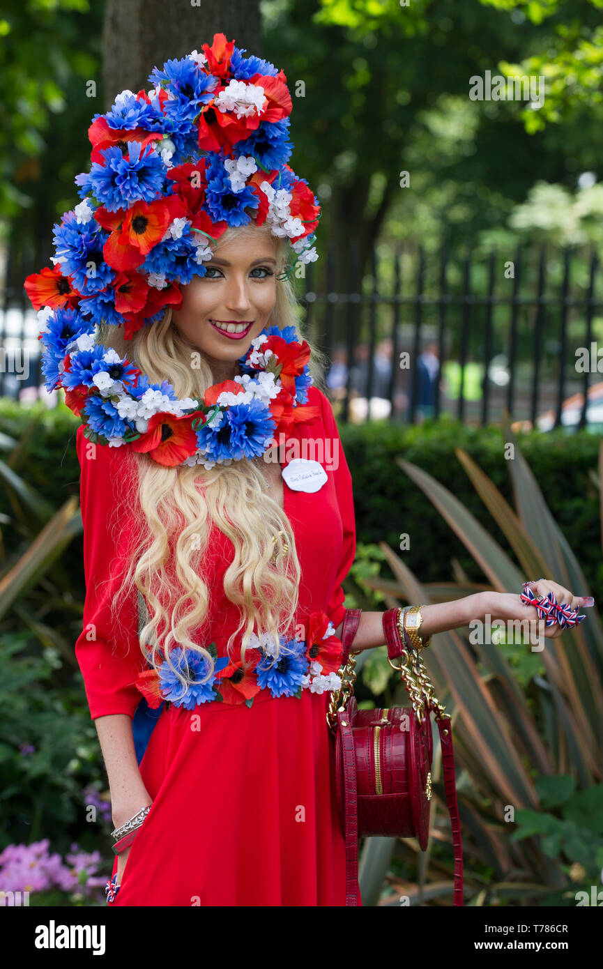 Fashion ascot hi-res stock photography and images - Alamy