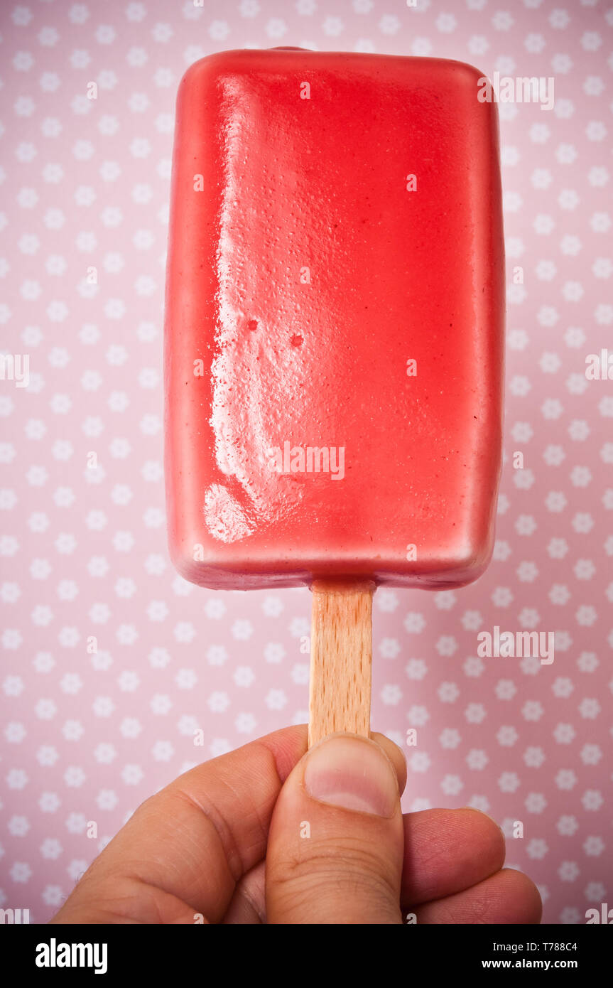 hand holding an ice lolly or ice pop Stock Photo Alamy