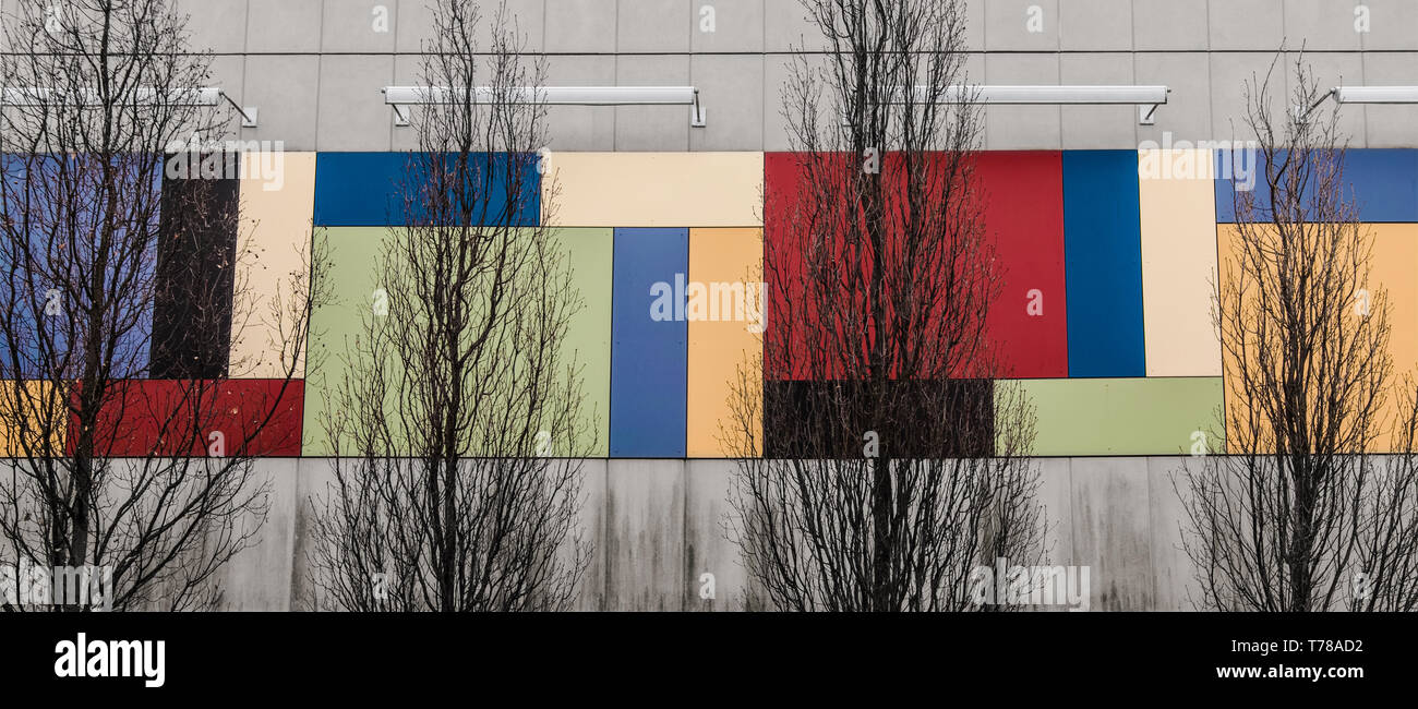 A partial view of the entrance at Conestoga Mall in Waterloo. Lignes