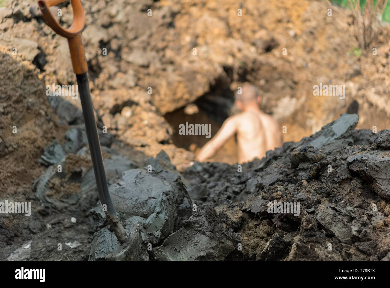 Man Digging A Deep Hole High Resolution Stock Photography and Images ...