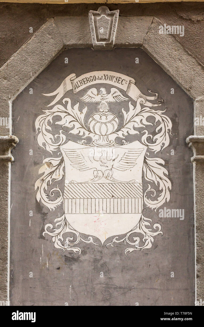 Bormio: stemma sulla facciata di un antico albergo del centro storico.  [ENG]  Bormio: emblem on the façade of a historic hotel in the centre. Stock Photo