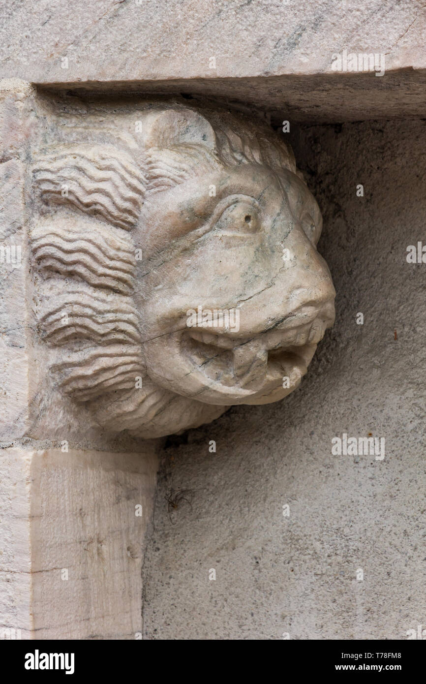 Bormio, Collegiata dei Santi Gervasio e Protasio (patroni di Bormio), facciata: particolare di uno dei portali laterali con testa di leone.  [ENG]  Bo Stock Photo