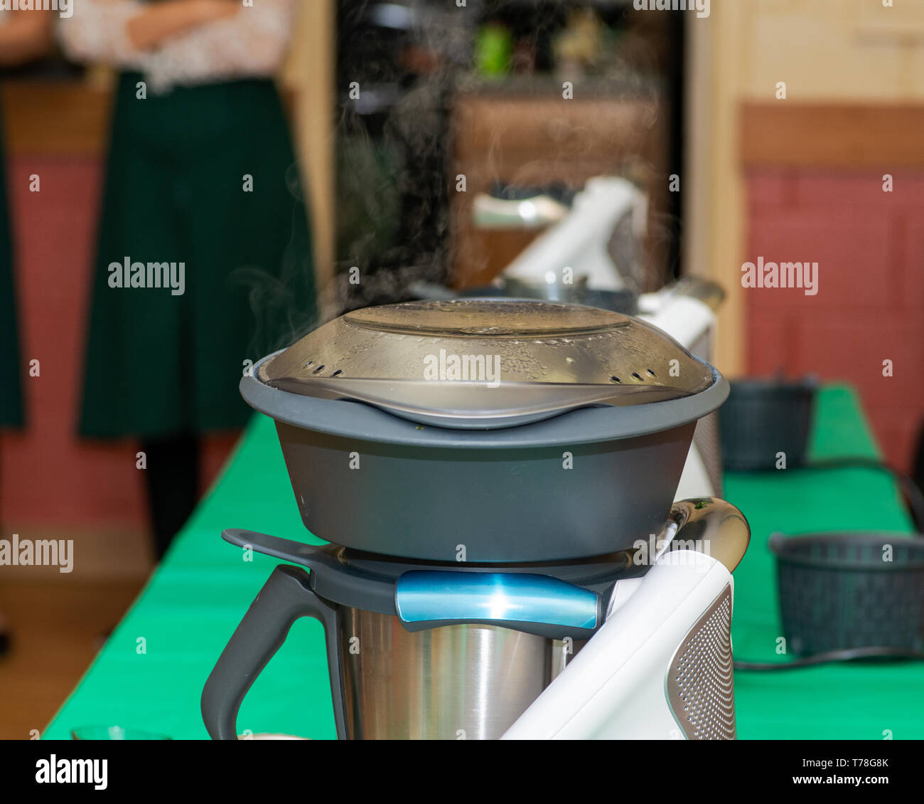 Student trainee chef cook hi-res stock photography and images - Alamy
