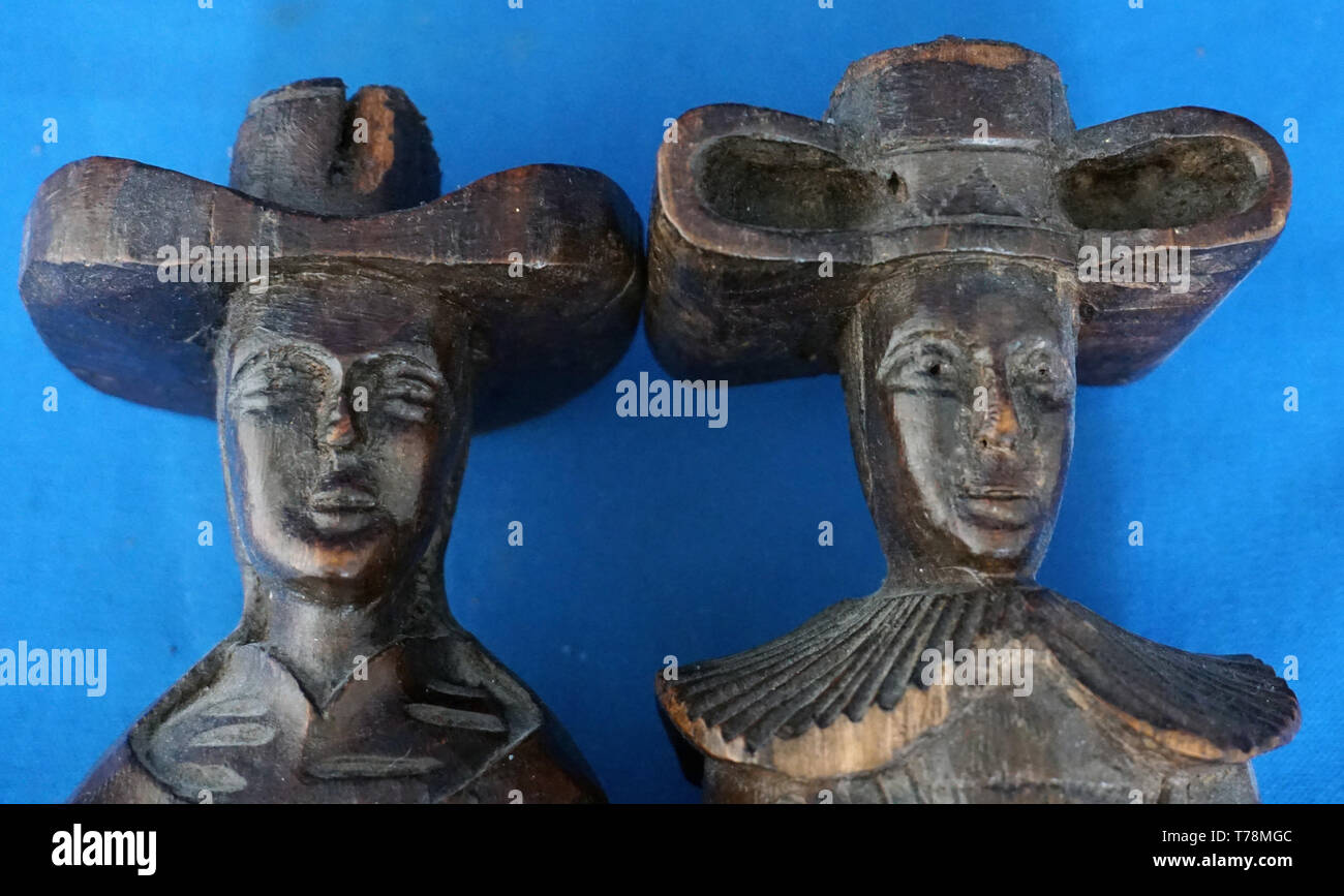 Vintage religious figures hi-res stock photography and images - Alamy