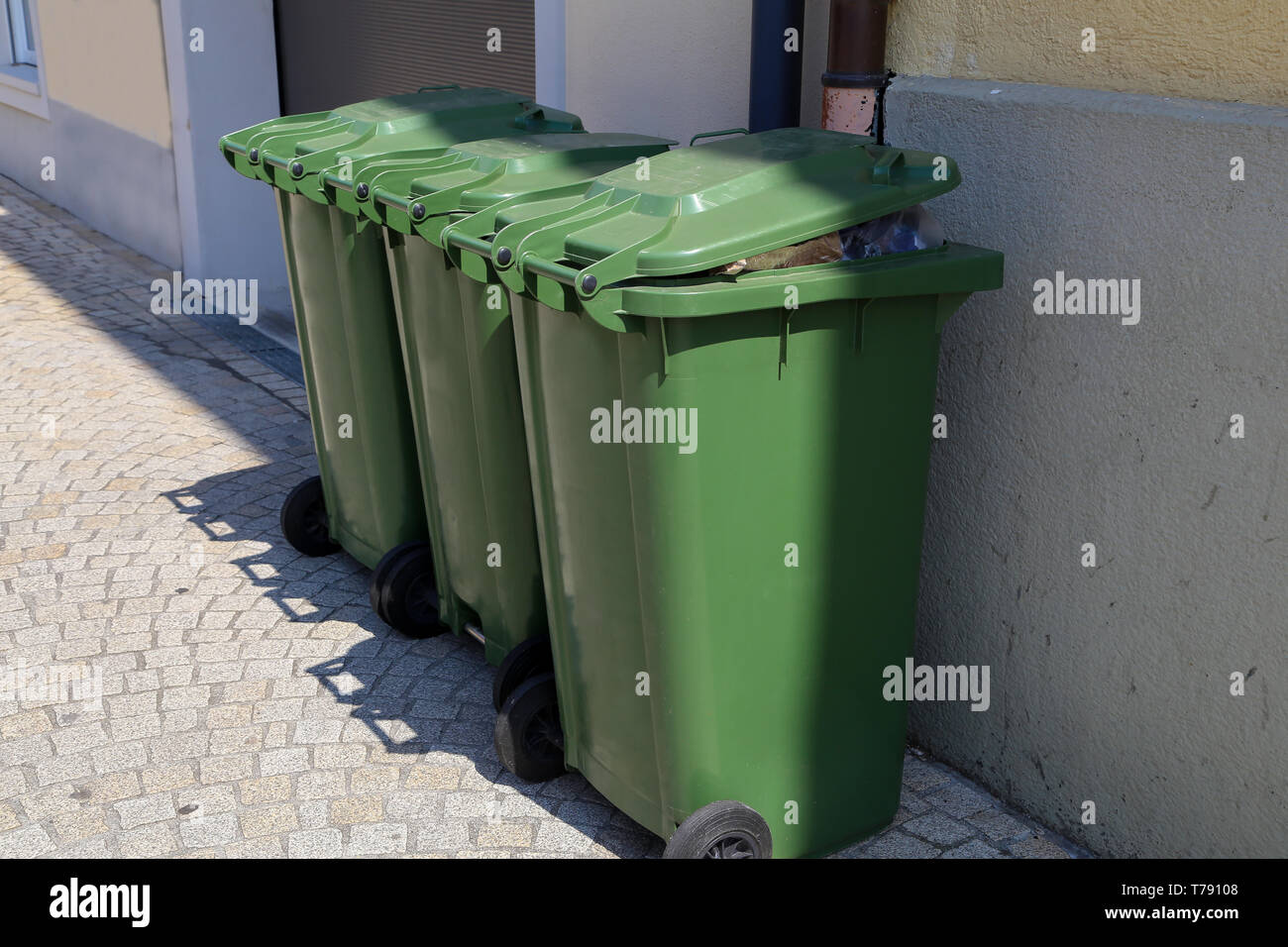 Garbage Can House High Resolution Stock Photography and Images Alamy
