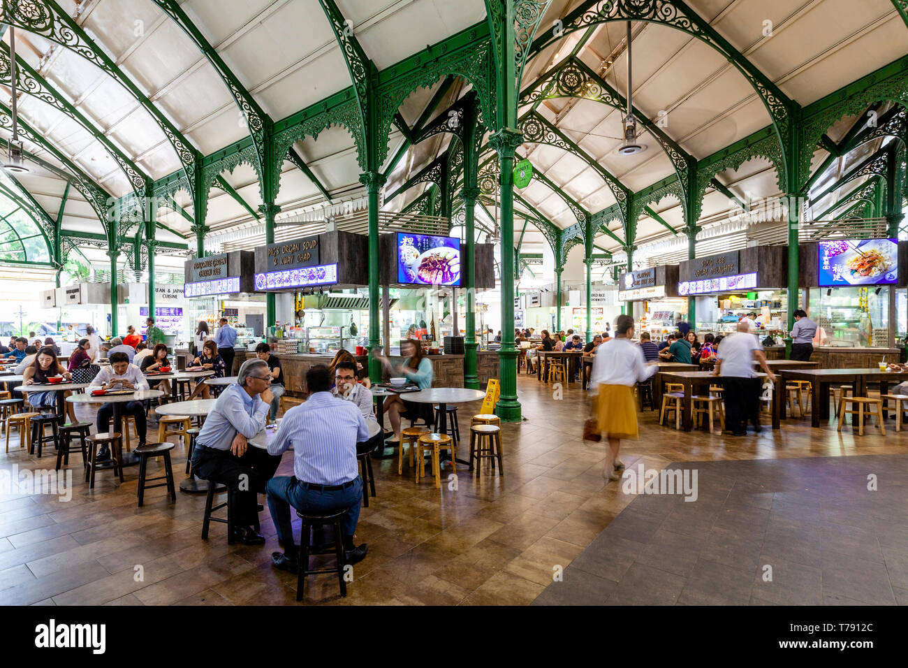People Eating Lunchtime Food At The Lau Pa Sat Festival Market, Singapore, South East Asia Stock Photo