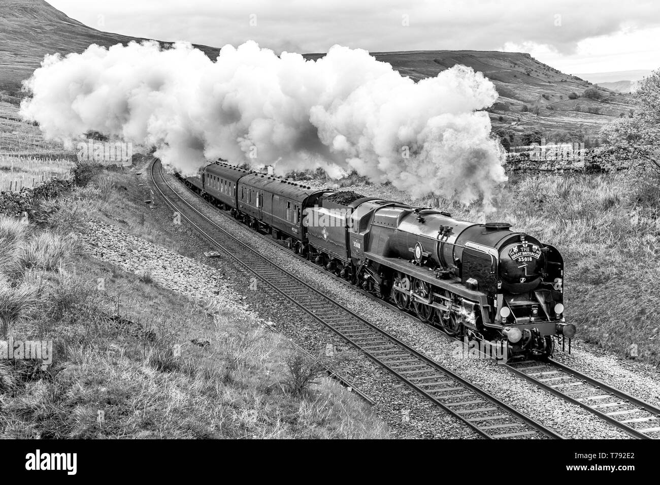 The Southern Railways Merchant Navy Class 6MT 4-6-2 nos 35018 British India Line passing through Ais Gill in the Yorkshire Dales Stock Photo