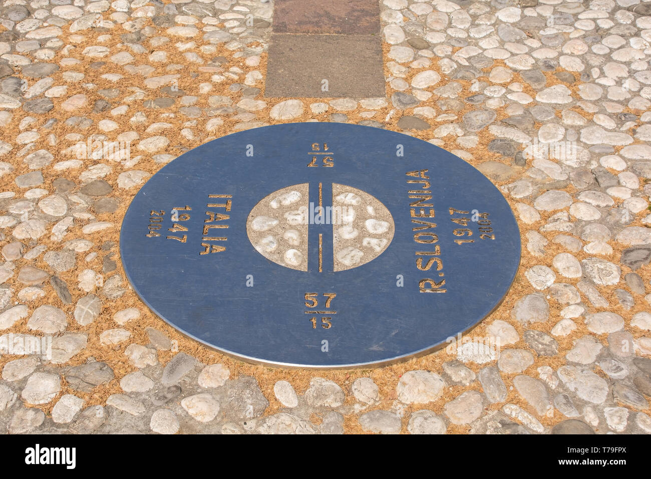 Italy slovenia border hi-res stock photography and images - Alamy