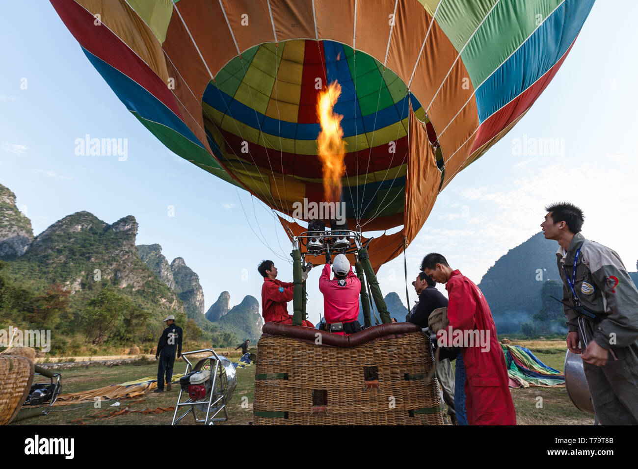how many people can ride in a hot air balloon